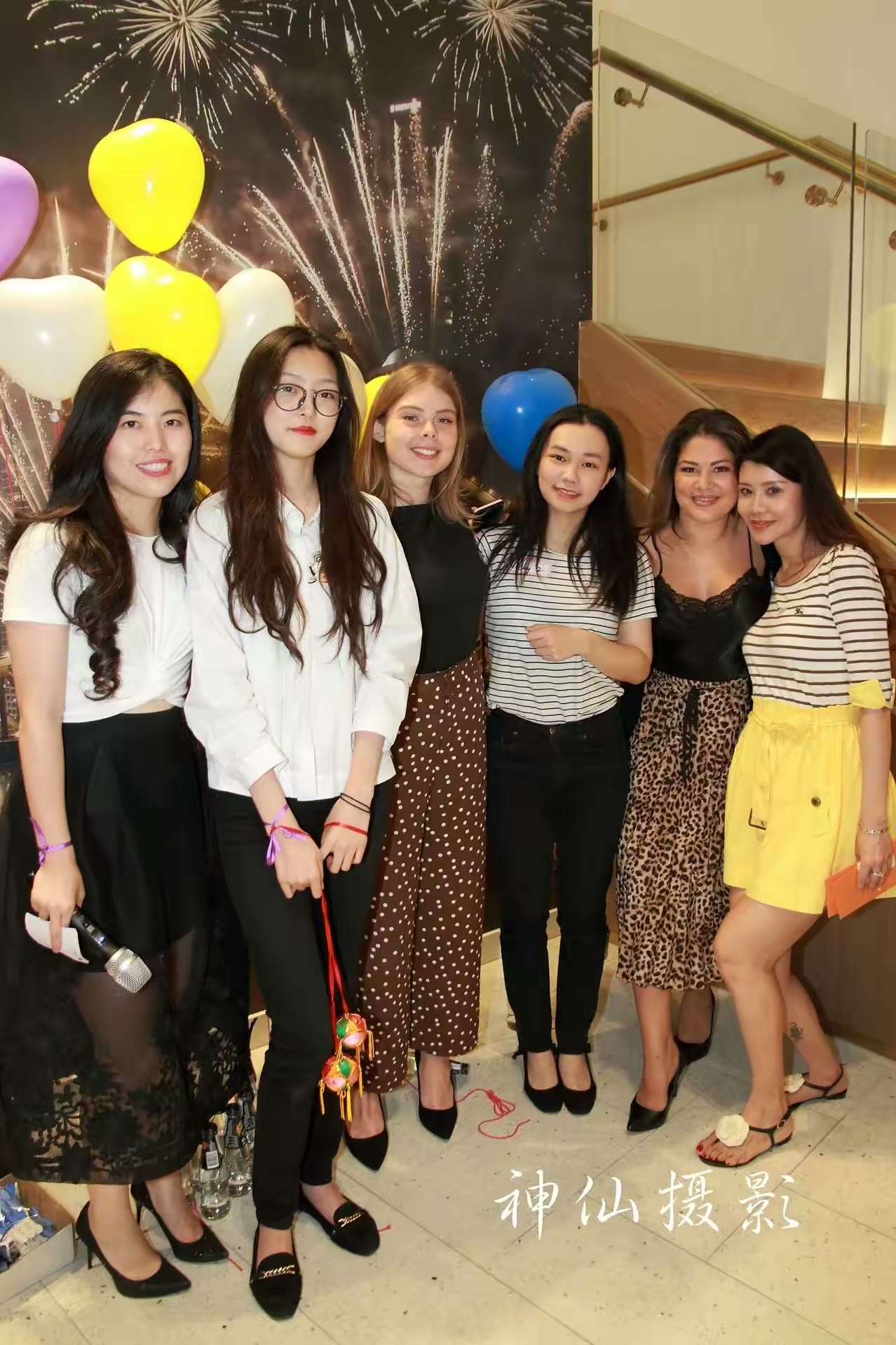 Singles social party, photograph 27