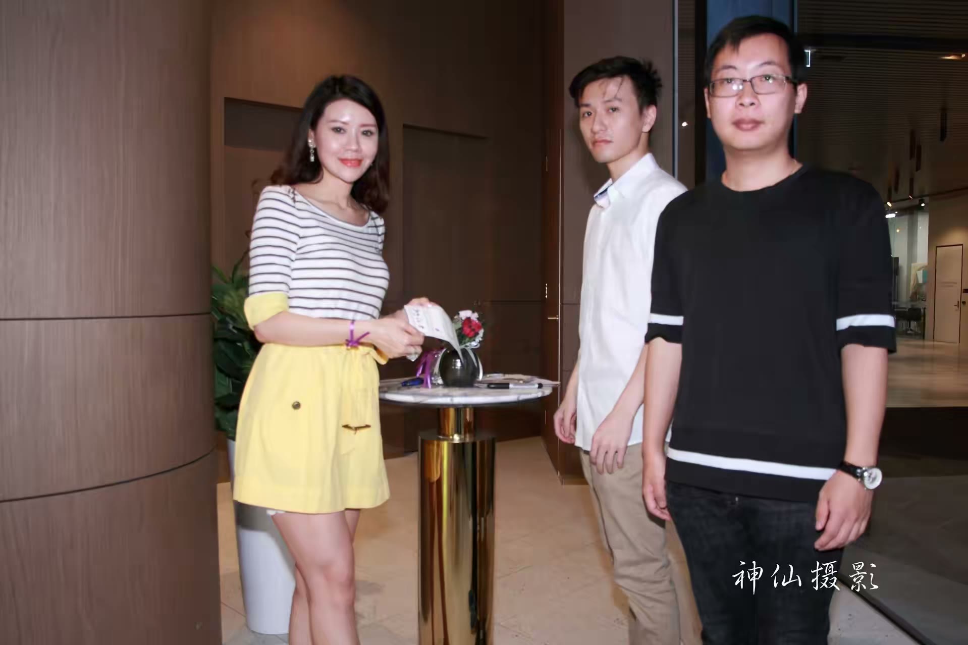 Singles social party, photograph 34