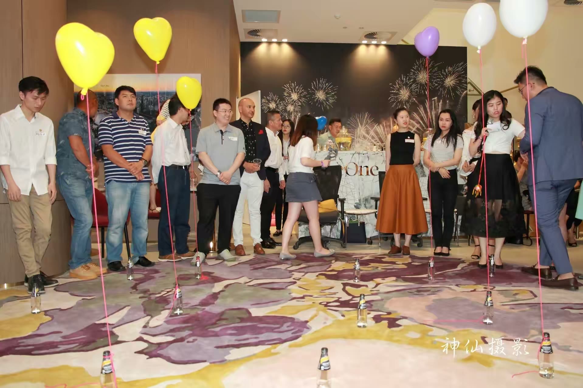 Singles social party, photograph 41