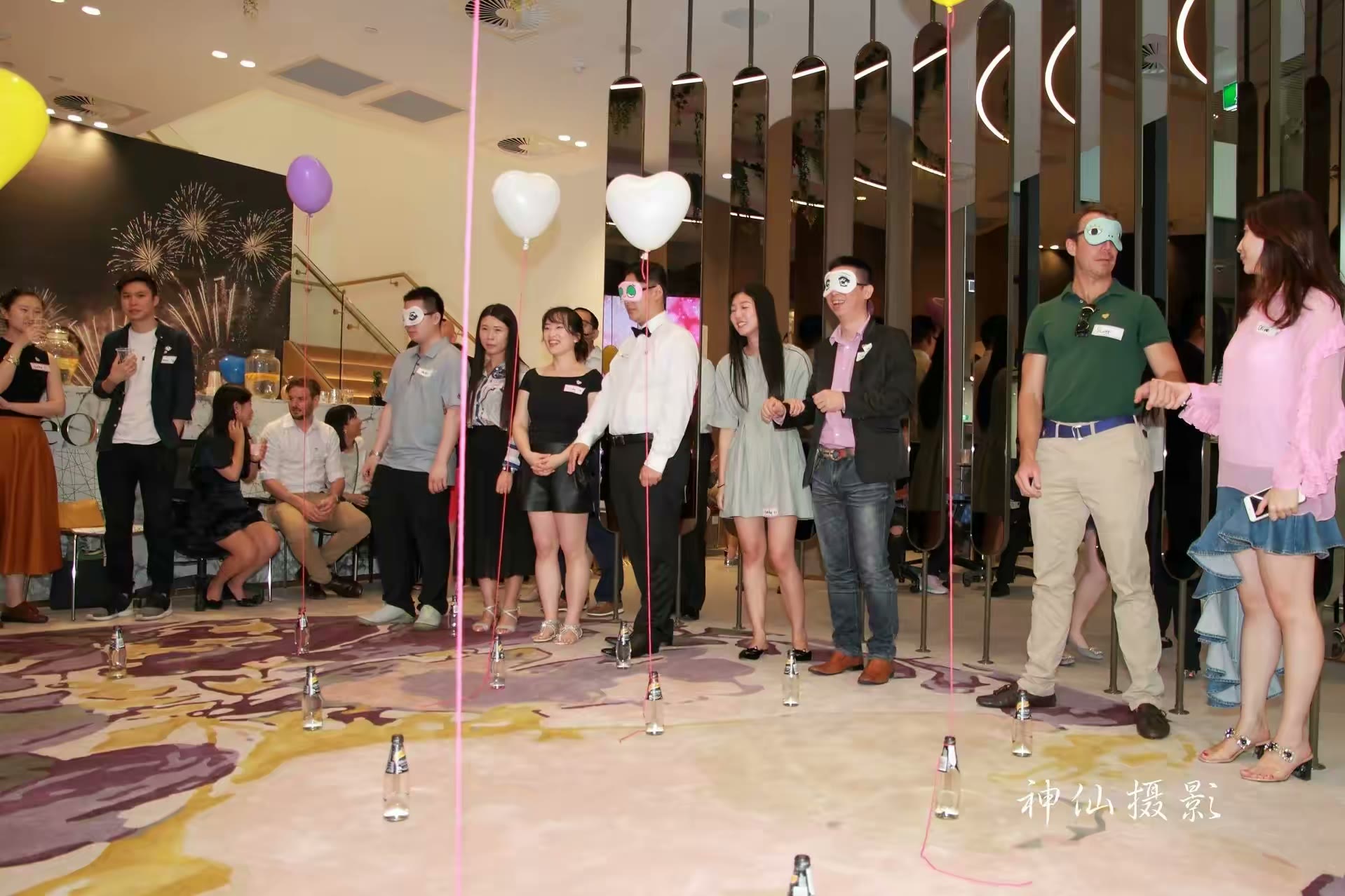 Singles social party, photograph 42