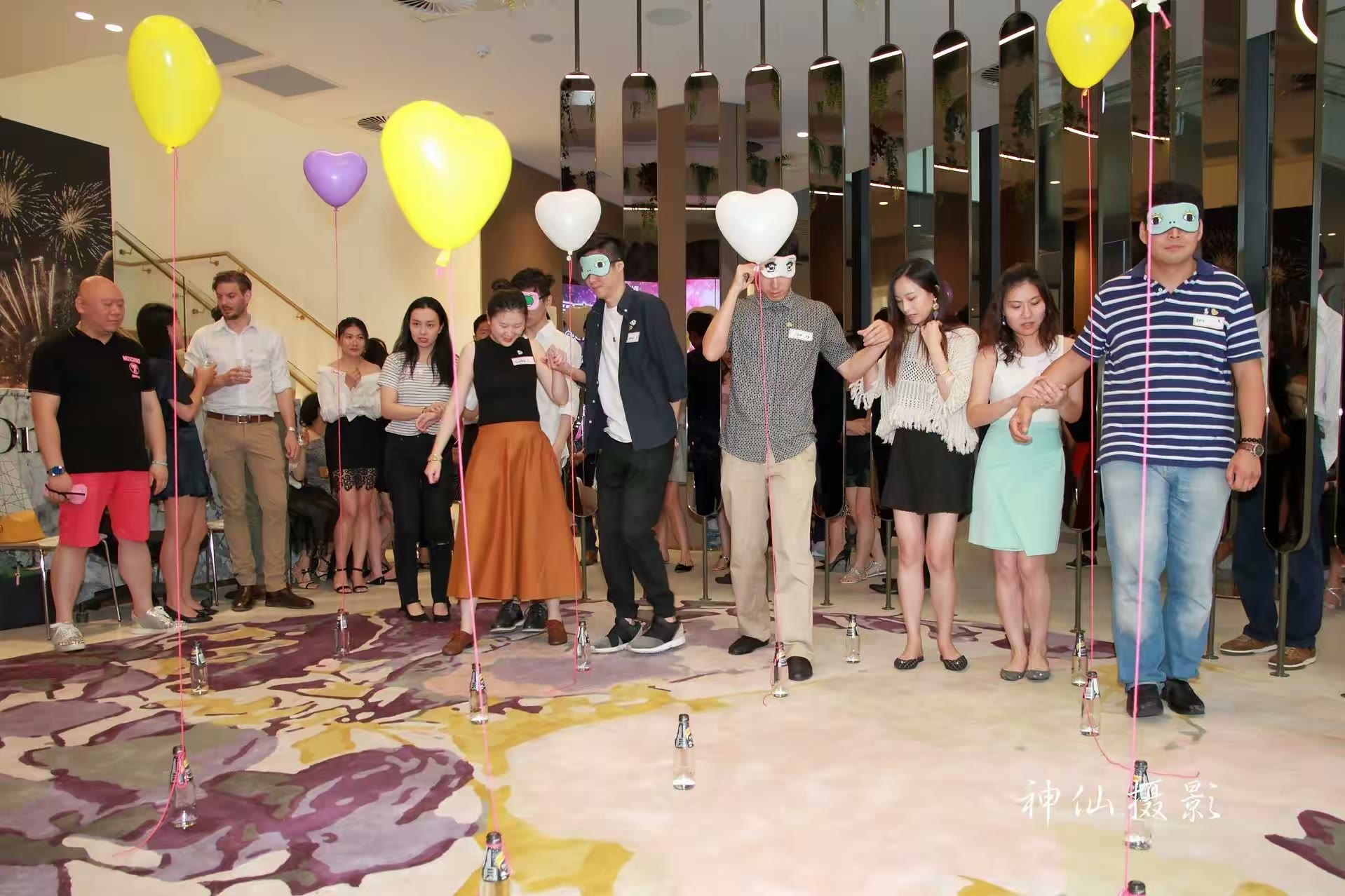 Singles social party, photograph 44