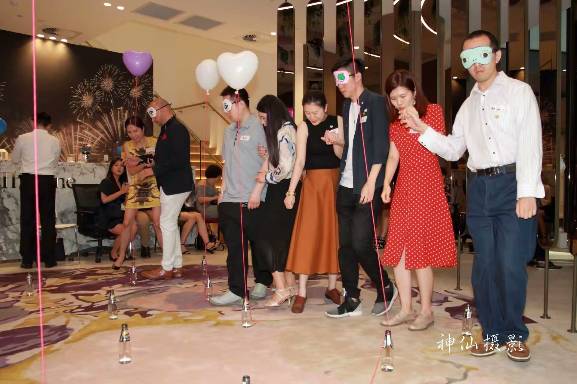 Singles social party, photograph 46