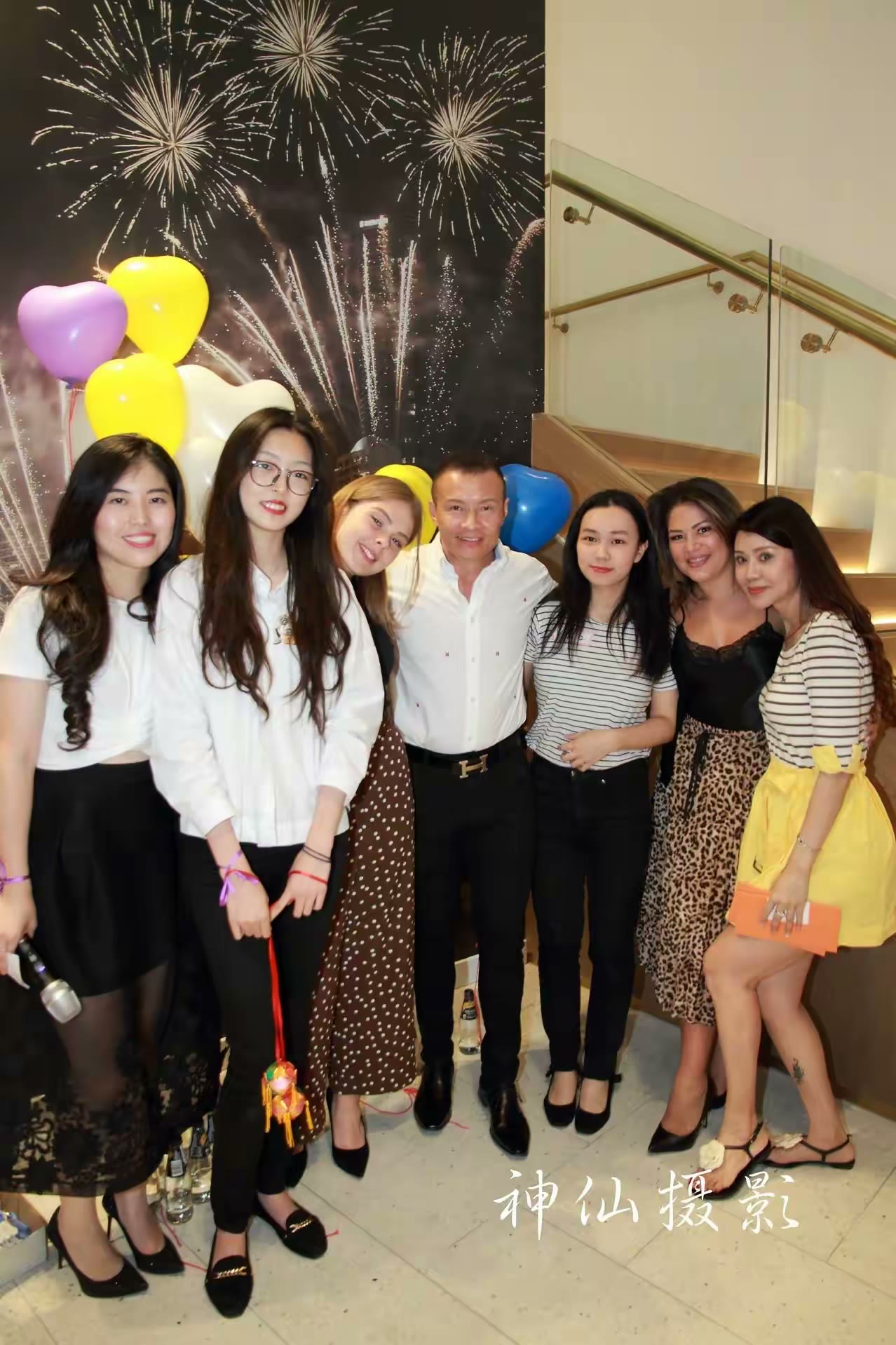 Singles social party, photograph 49