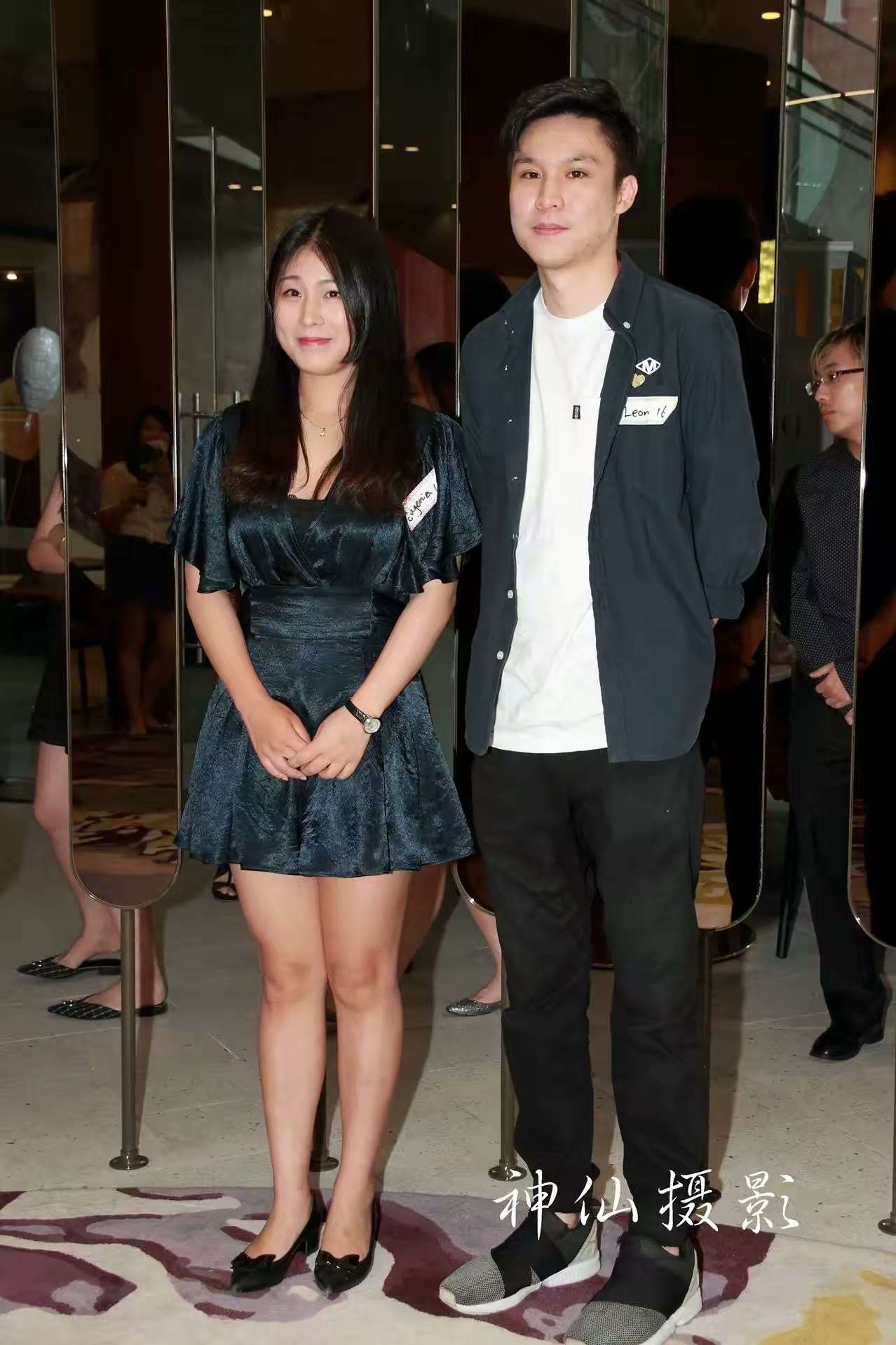 Singles social party, photograph 56