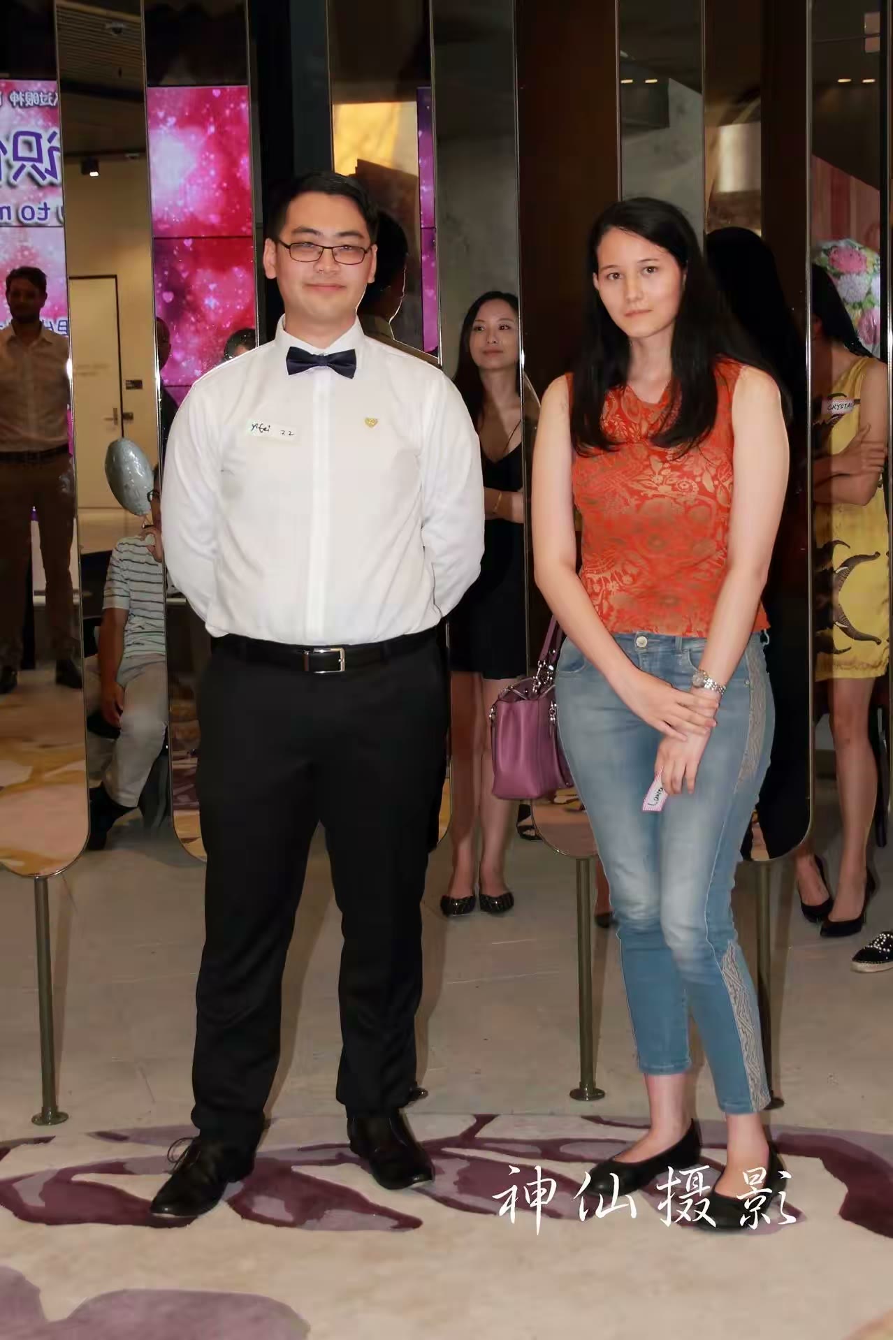 Singles social party, photograph 64