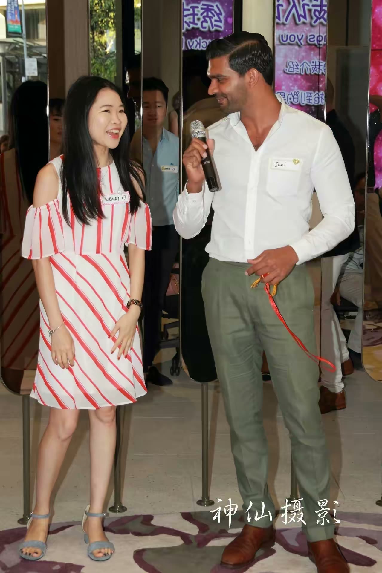 Singles social party, photograph 67