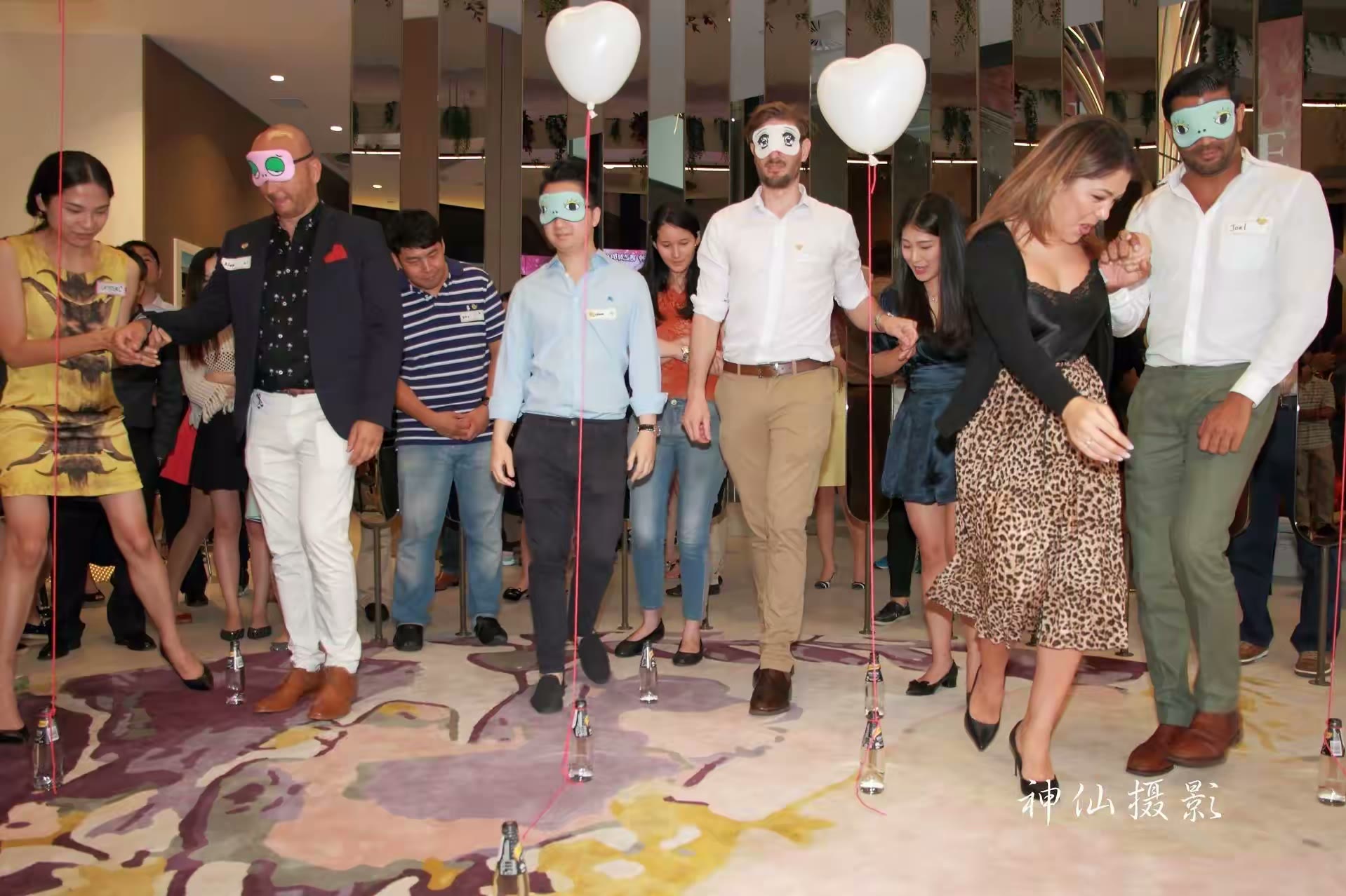 Singles social party, photograph 71