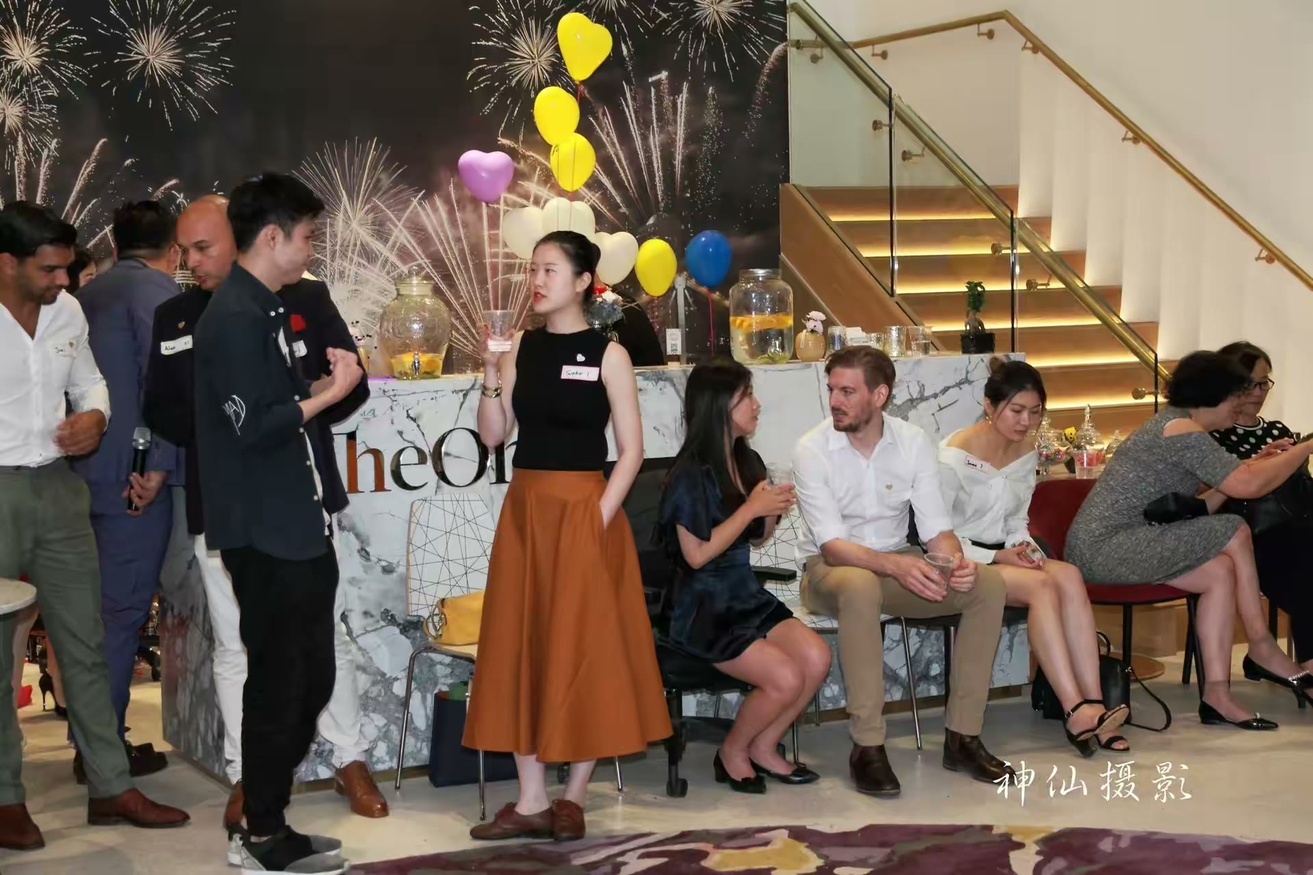 Singles social party, photograph 78