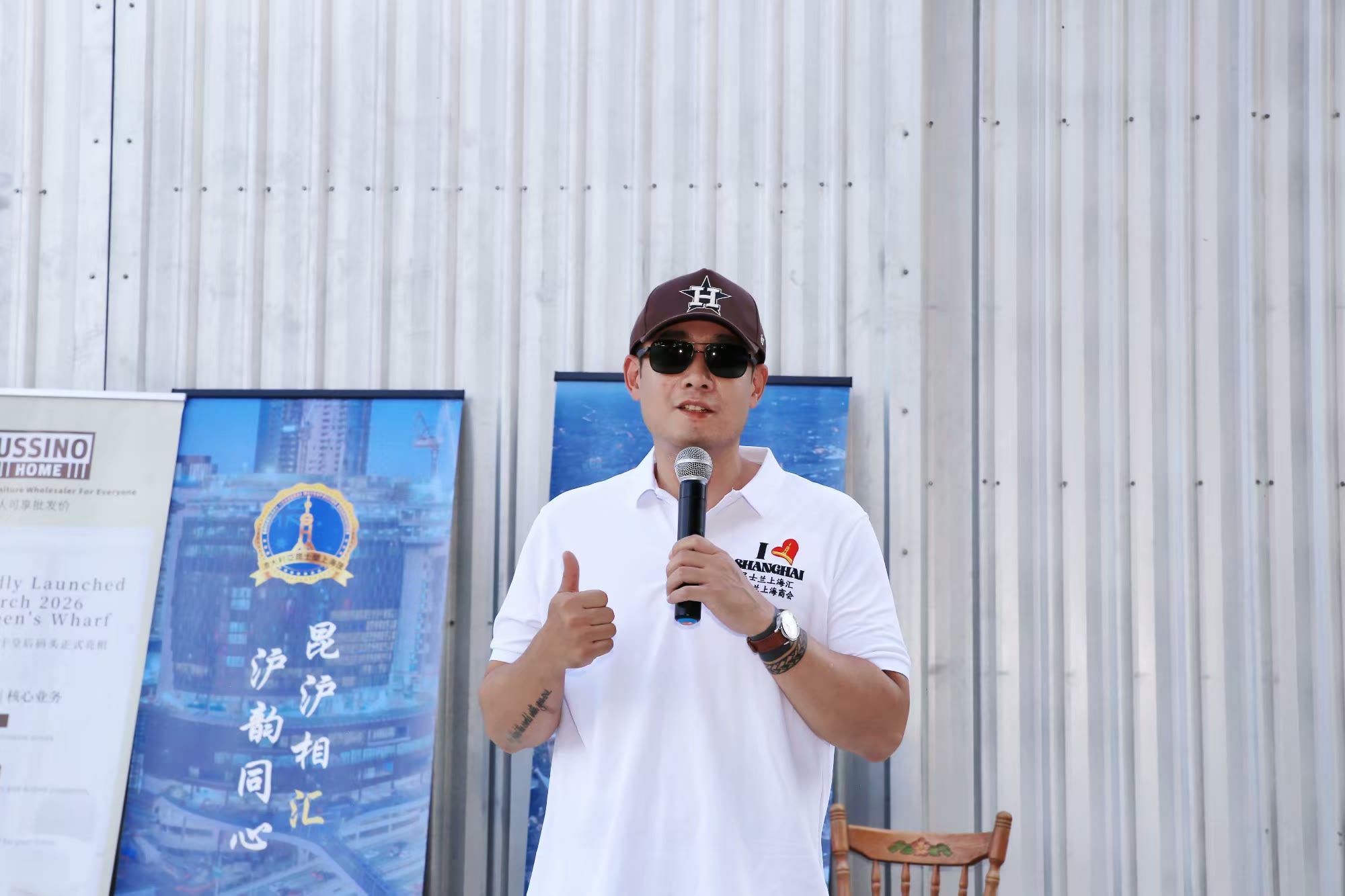 幸运抽奖与欢乐时刻，家庭欢聚日照片（85）