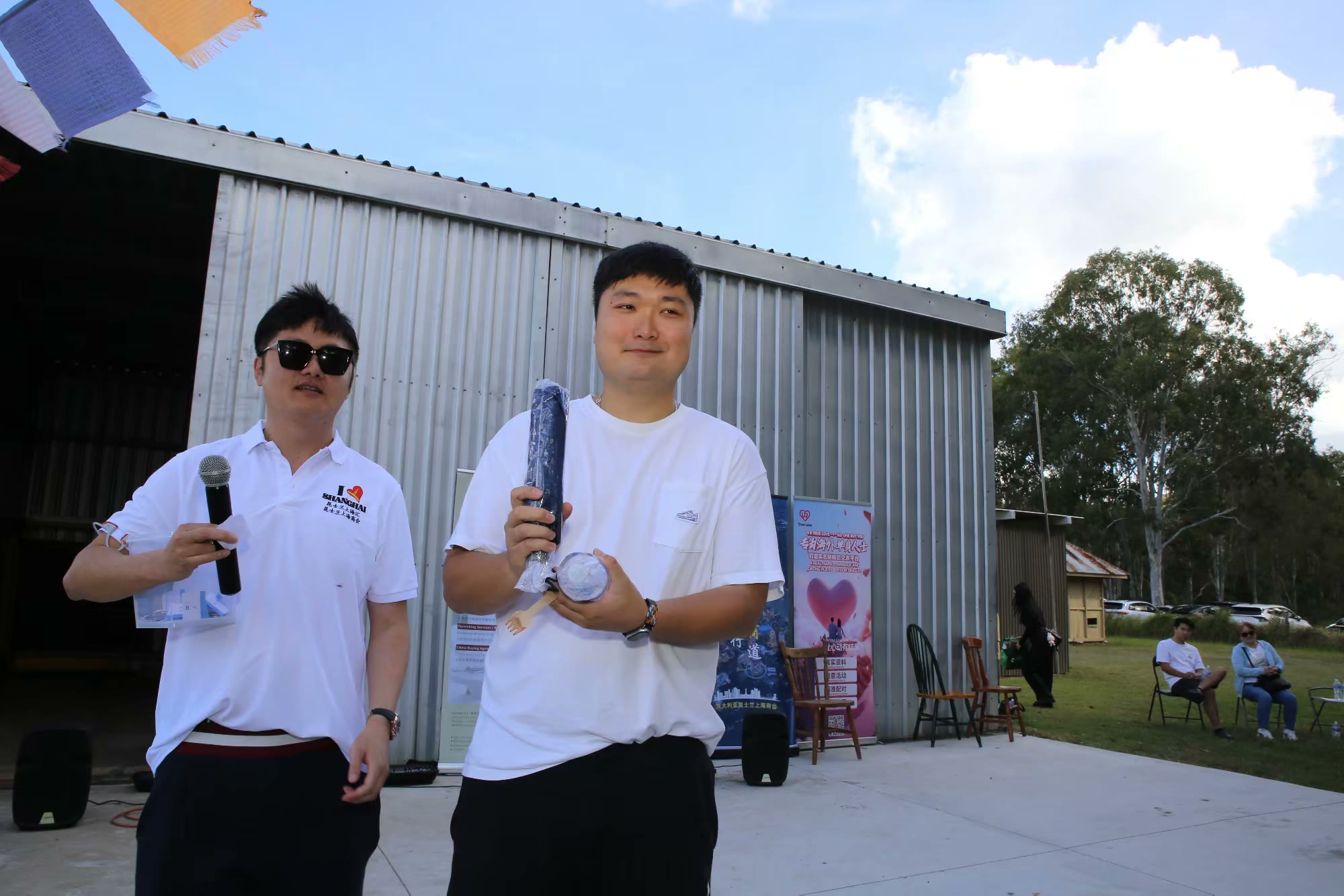 幸运抽奖与欢乐时刻，家庭欢聚日照片（88）