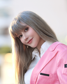 Portrait of Wendy Zhang